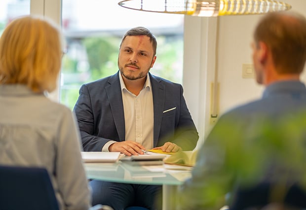 Sebastian Rau, Steuerberater, im Beratungsgespräch